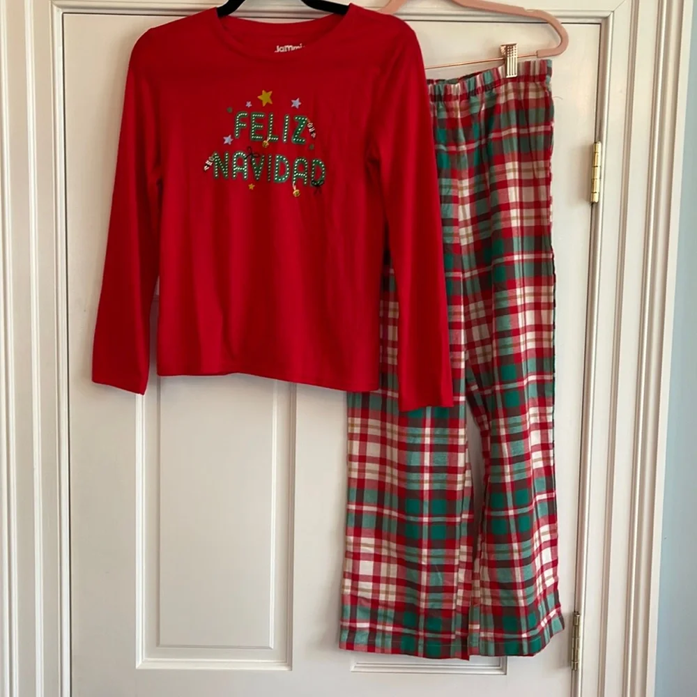 NWOT Feliz Navidad and Plaid set- Christmas holiday Jammies For Your Families